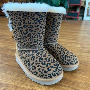 Little Girls Leopard Bailey Bow Uggs Kids size 9